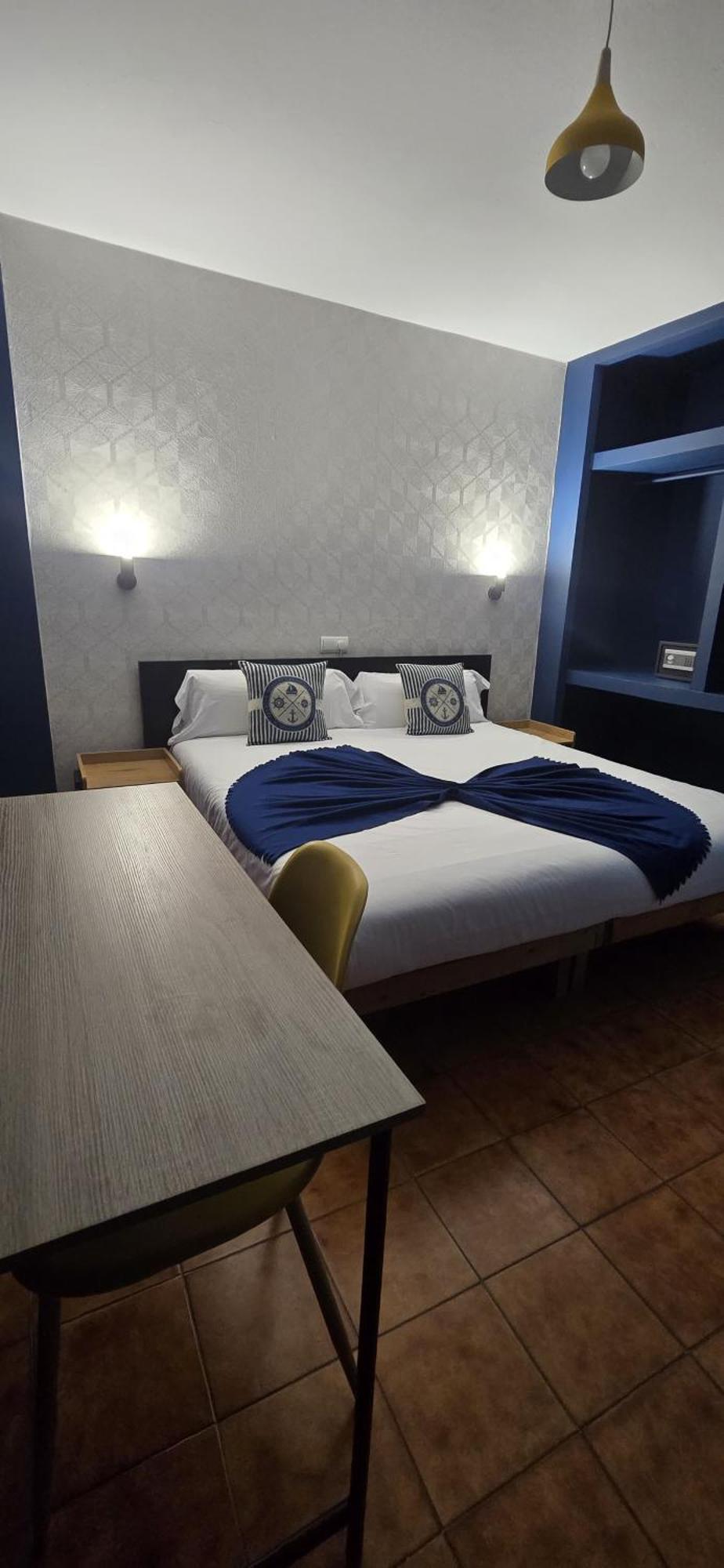 Hostal Balearic (Adults Only) San Antonio  Exterior photo