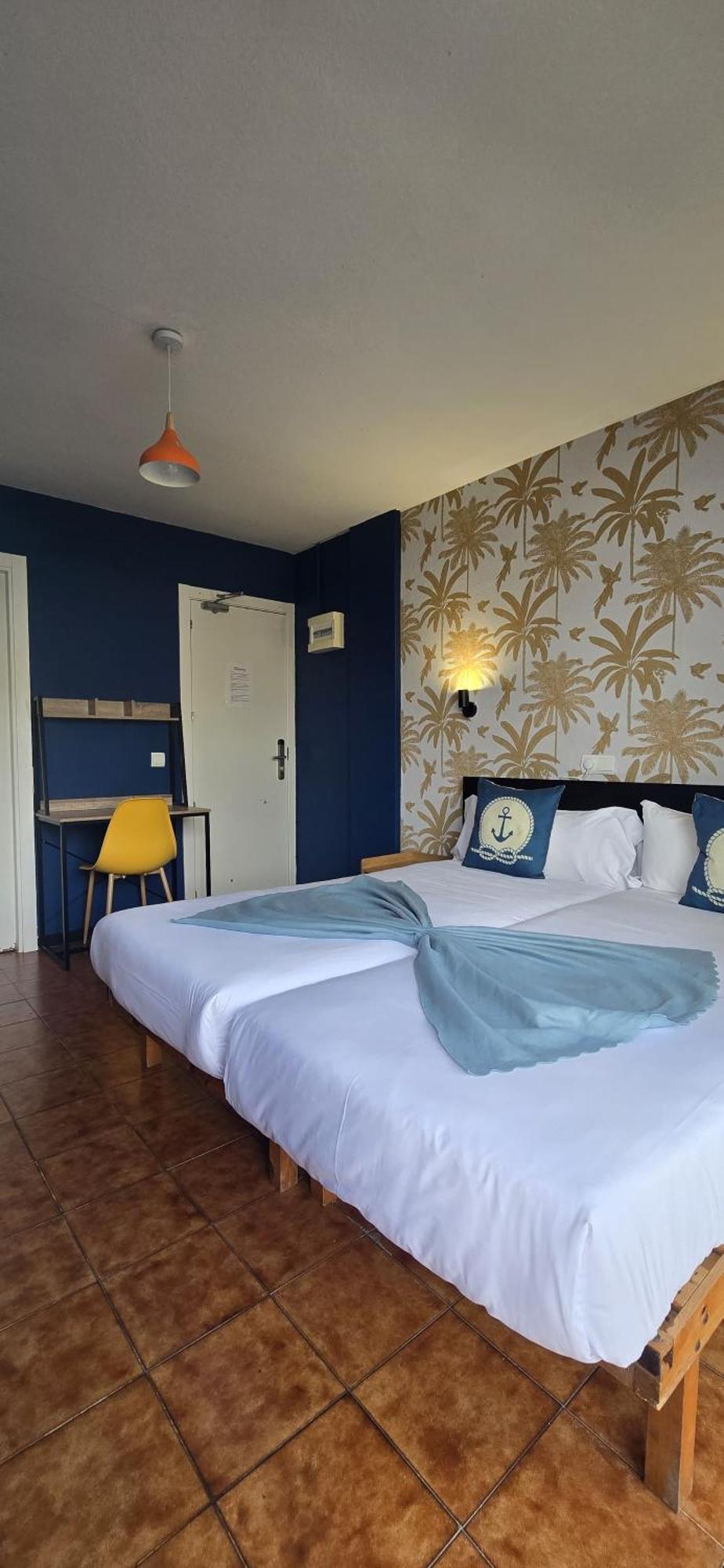 Hostal Balearic (Adults Only) San Antonio  Exterior photo